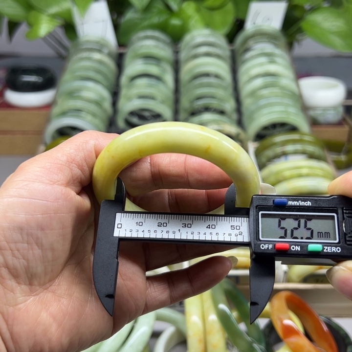 蛇纹石玉未镶嵌手镯41