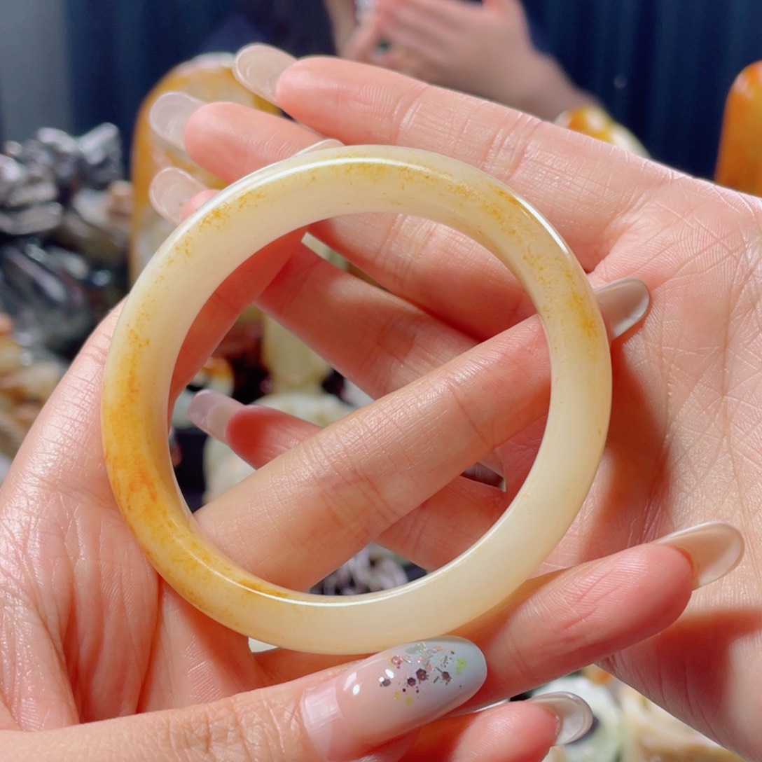 匿***探和田玉未镶嵌挂件