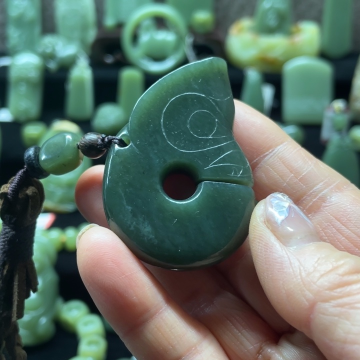 岫岩老玉（透闪石质玉）颈饰未镶嵌