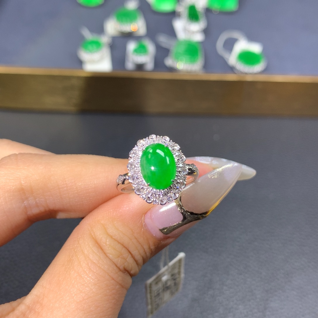 翡翠戒指18K金镶嵌翡翠