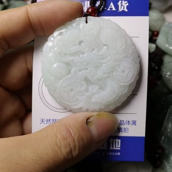 翡翠未镶嵌颈饰挂件