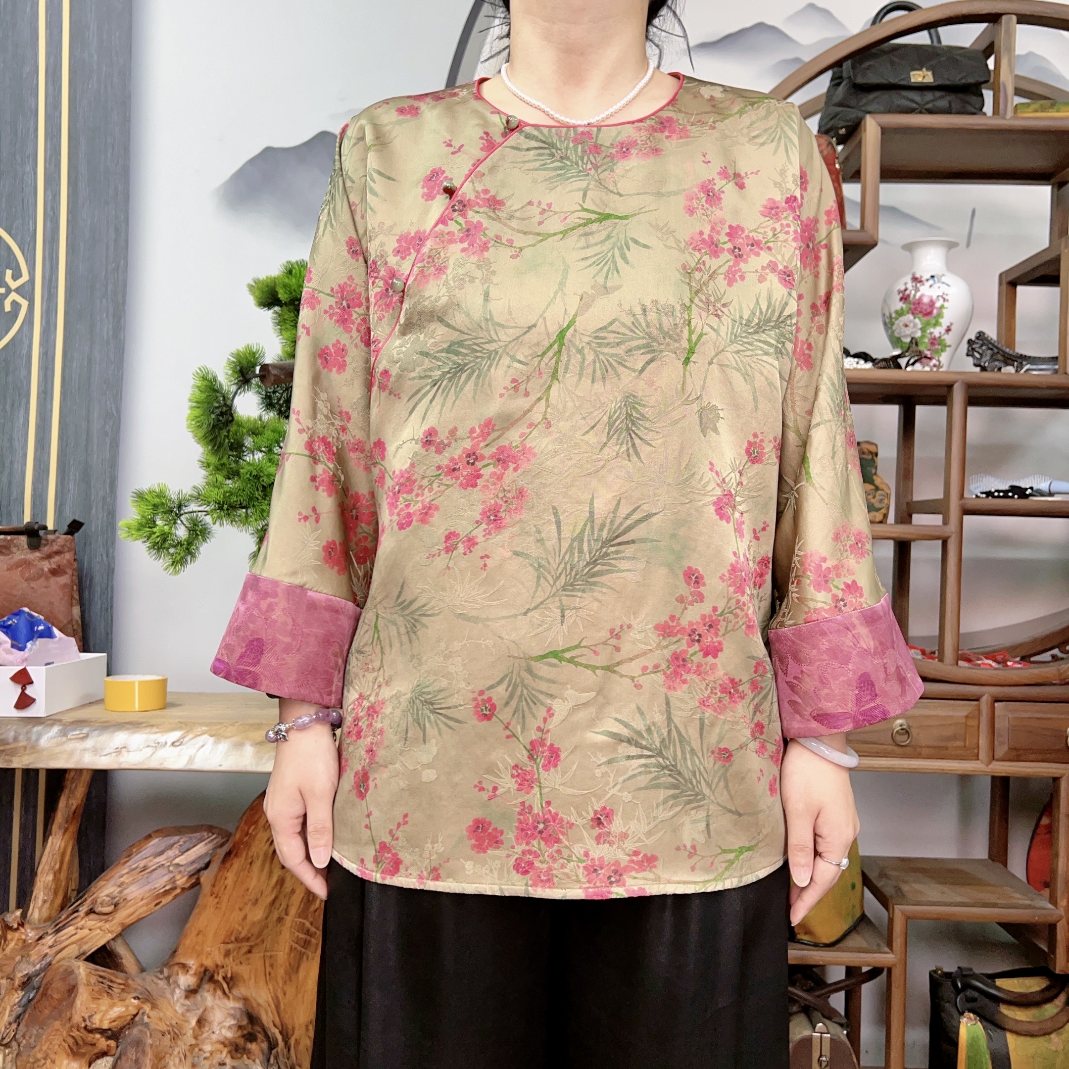 40姆米100桑蚕丝梅兰竹菊太太服