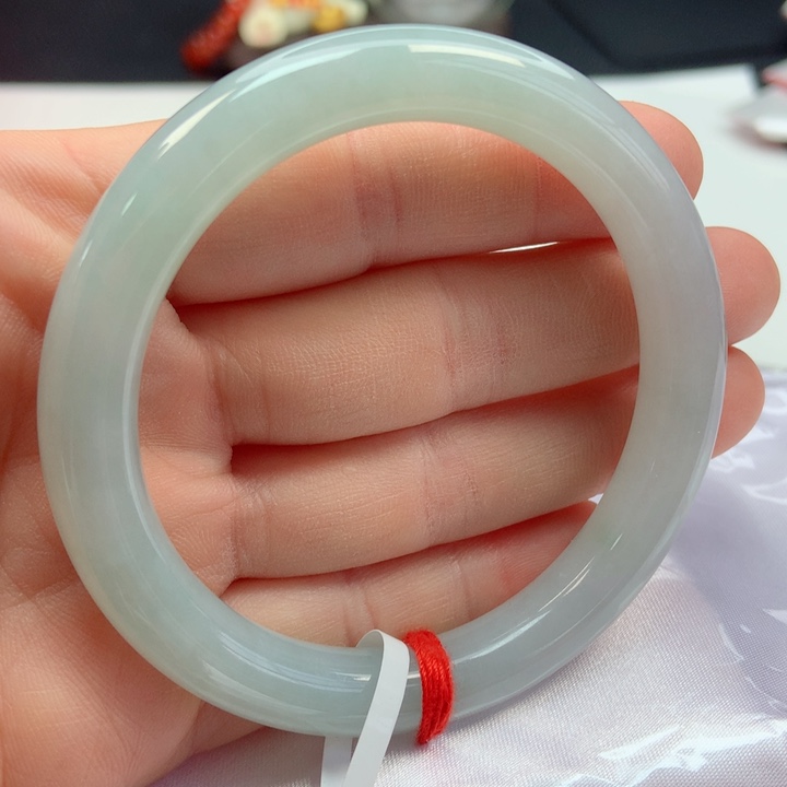 翡翠手镯未镶嵌56圈