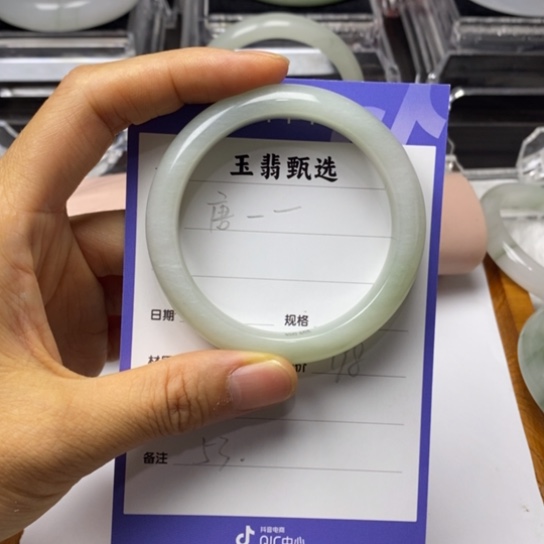 石英岩玉手镯未镶嵌?***一