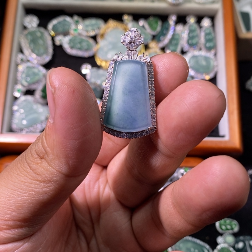 【闪购商品】翡翠颈饰未镶嵌天然