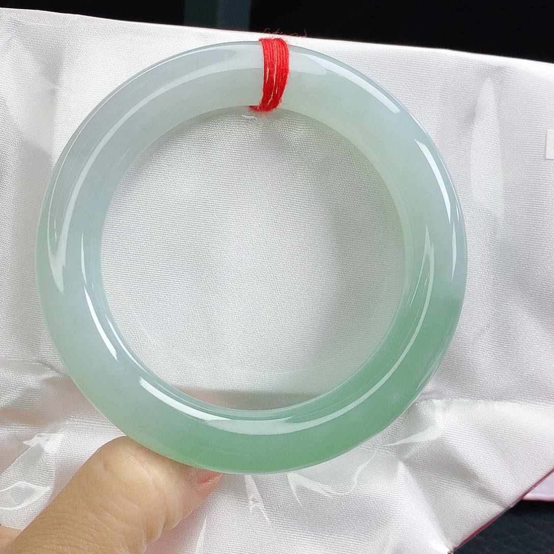 翡翠手镯（圆镯）未镶嵌60