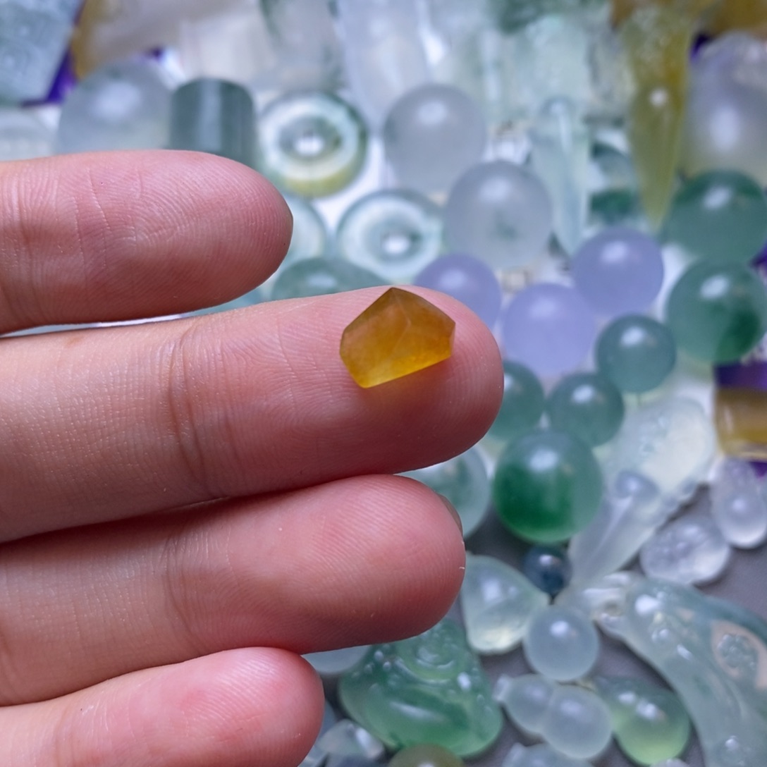 定制翡翠未镶嵌挂件