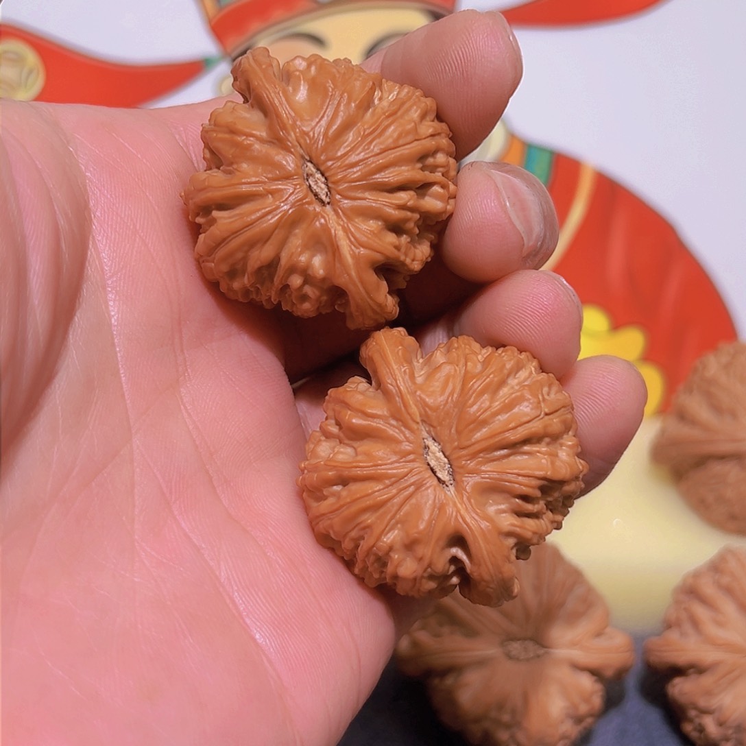 文玩核桃吊坠升**永白狮子38