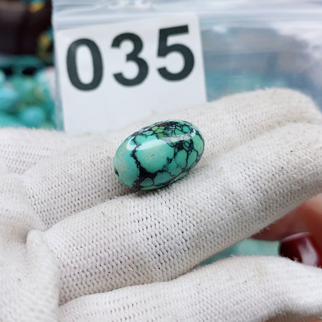 绿松石颈饰未镶嵌