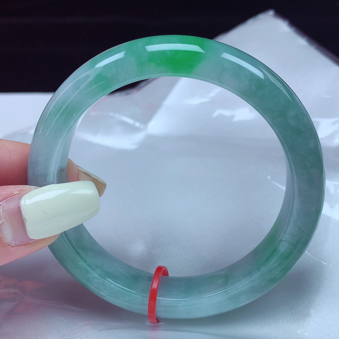 翡翠手镯未镶嵌55圈