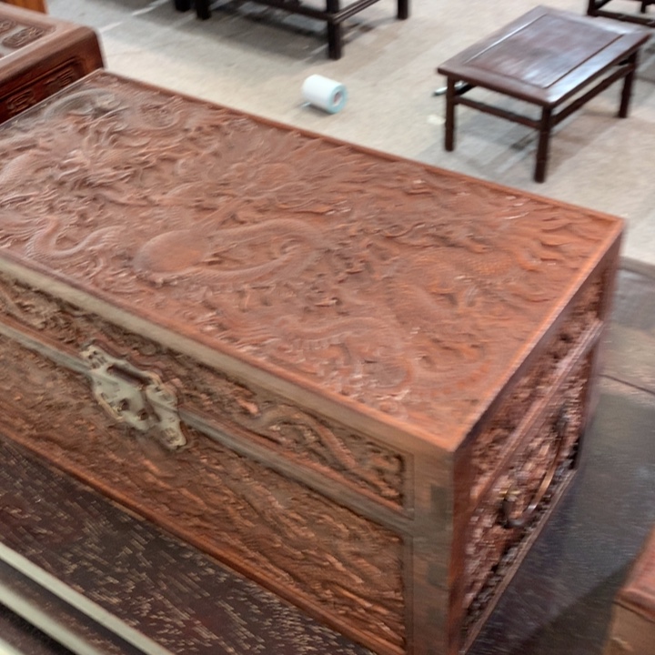 【闪购商品】花梨木类满雕龙箱8888888