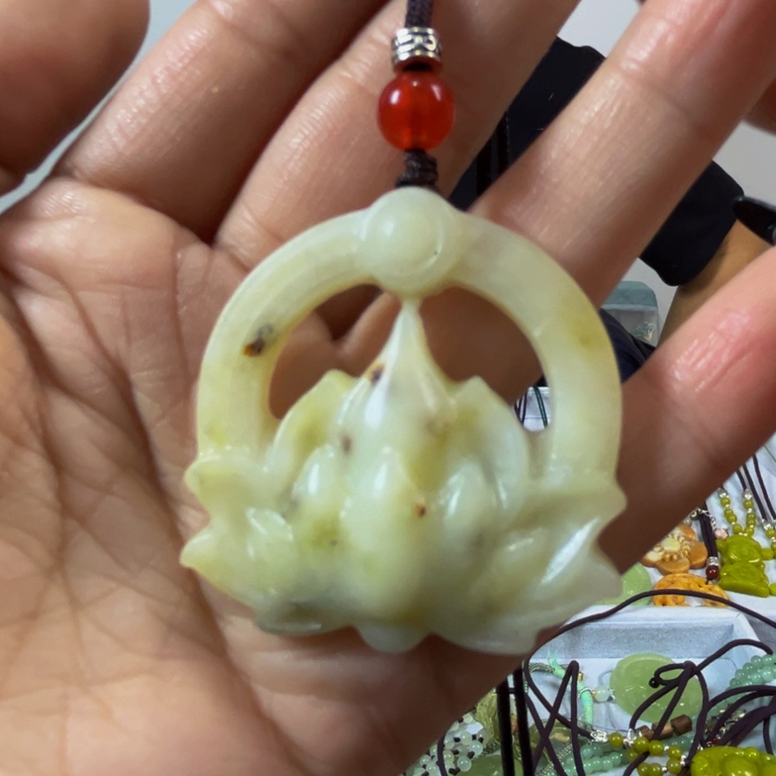 蛇纹石玉未镶嵌颈饰