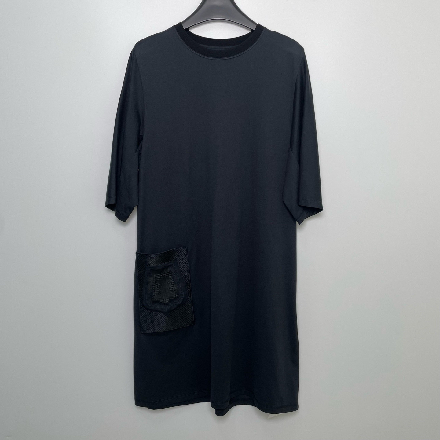 99新 Hermes/爱马仕 A100225/黑色口袋刺绣T恤裙/38码