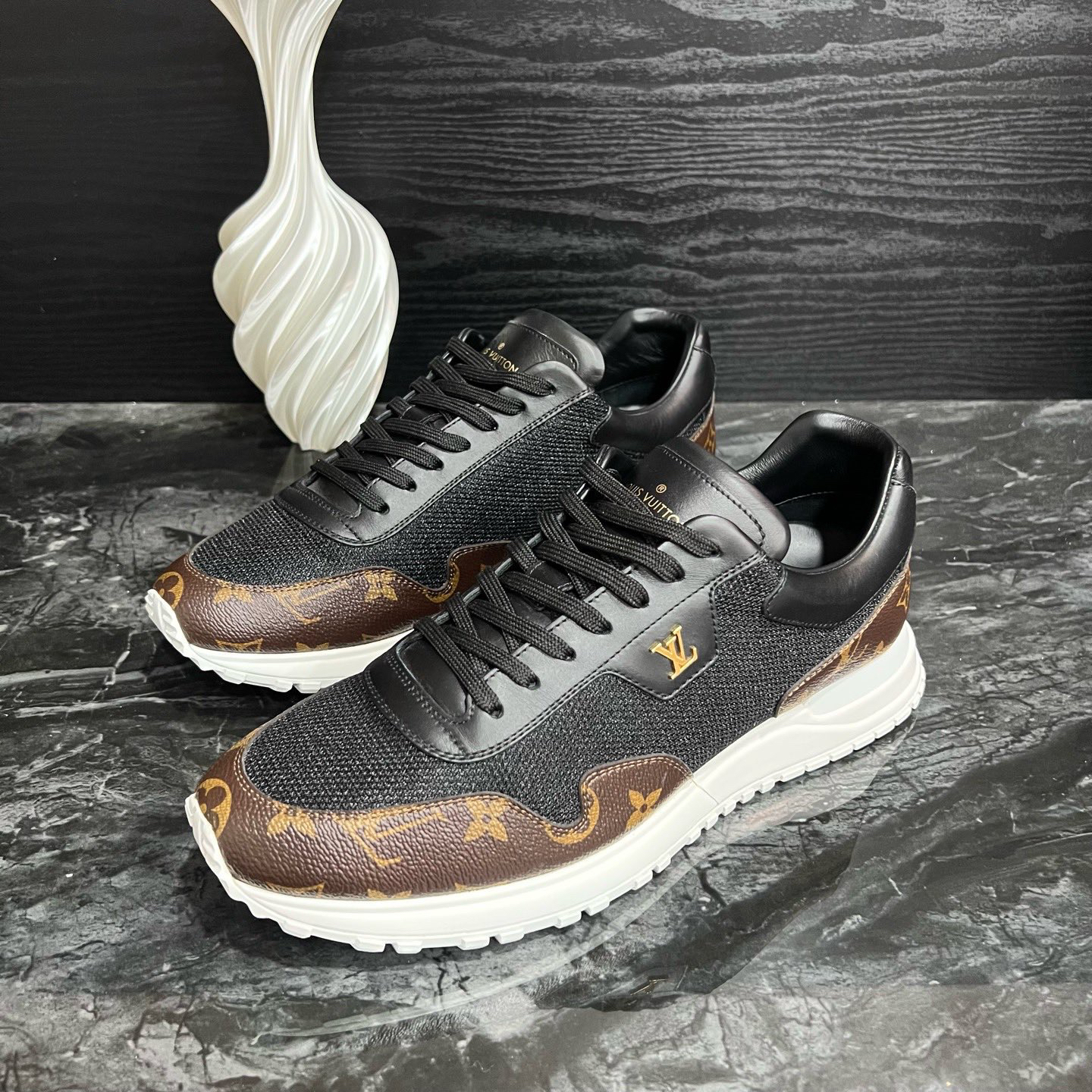 99新 LouisVuitton/路易威登 2034/42码/黑棕Runner运动鞋/准新