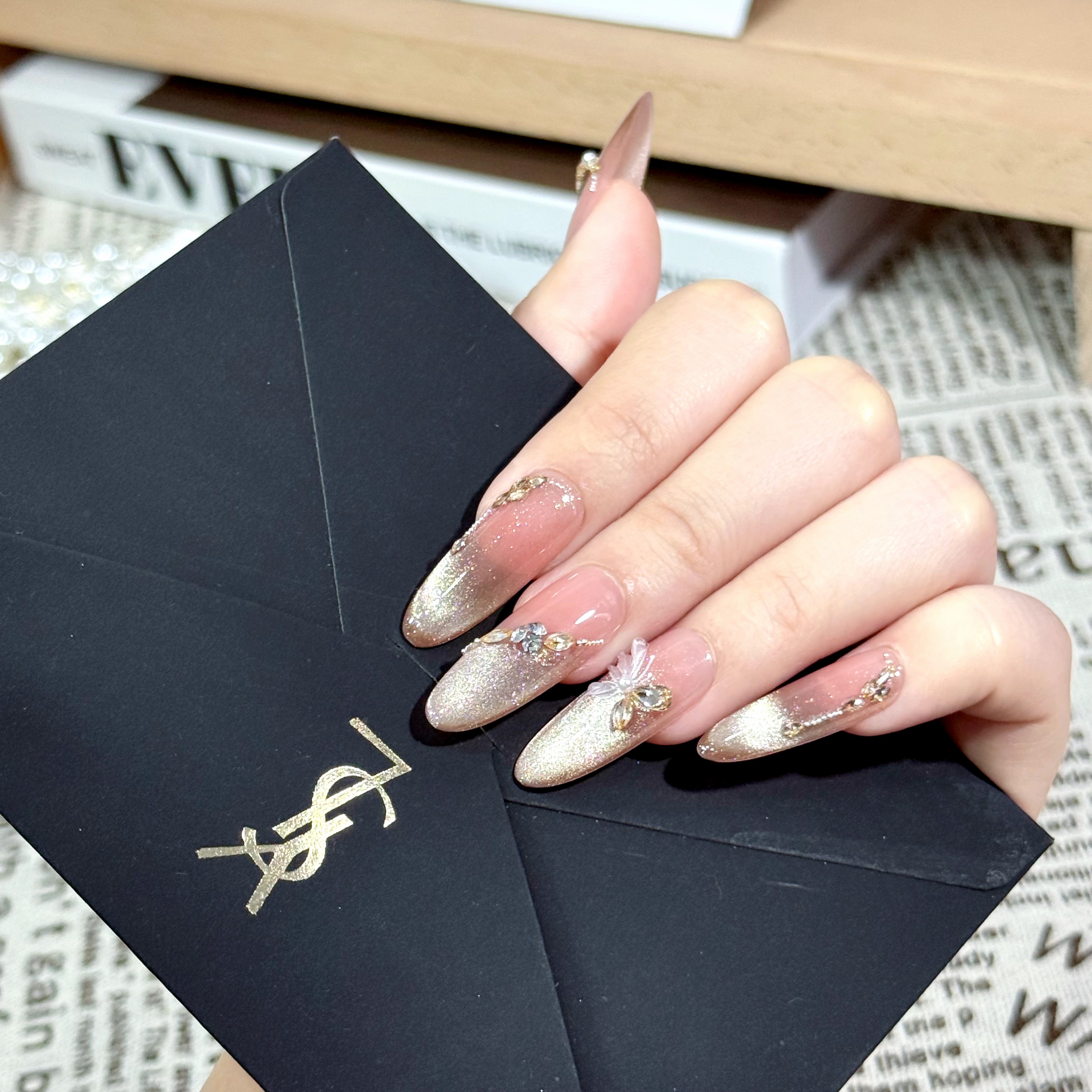 【香槟蝴蝶】时尚清新纯欲高级感成品穿载式手工美甲显白气质