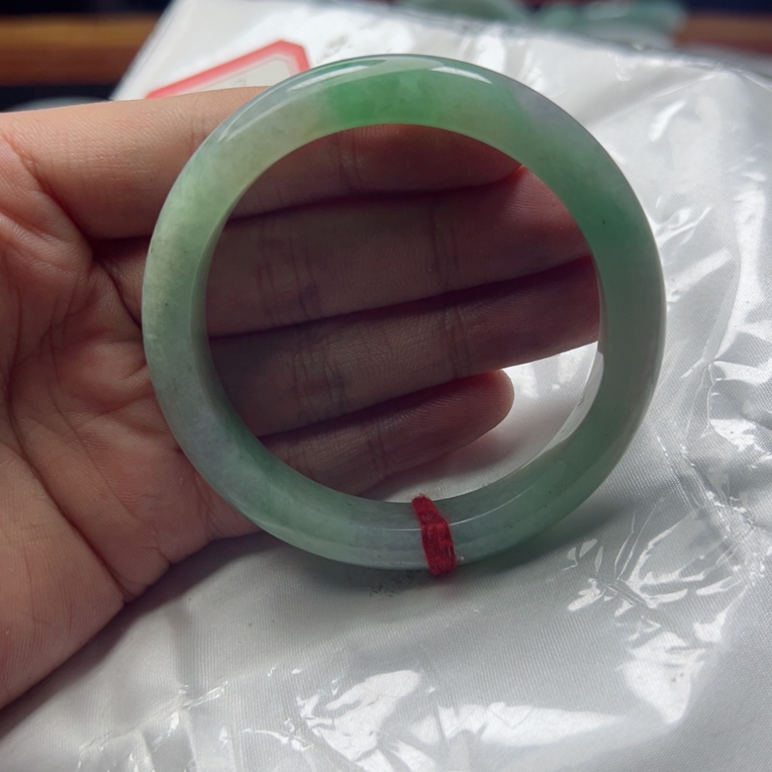 翡翠手镯未镶嵌54.7冰绿