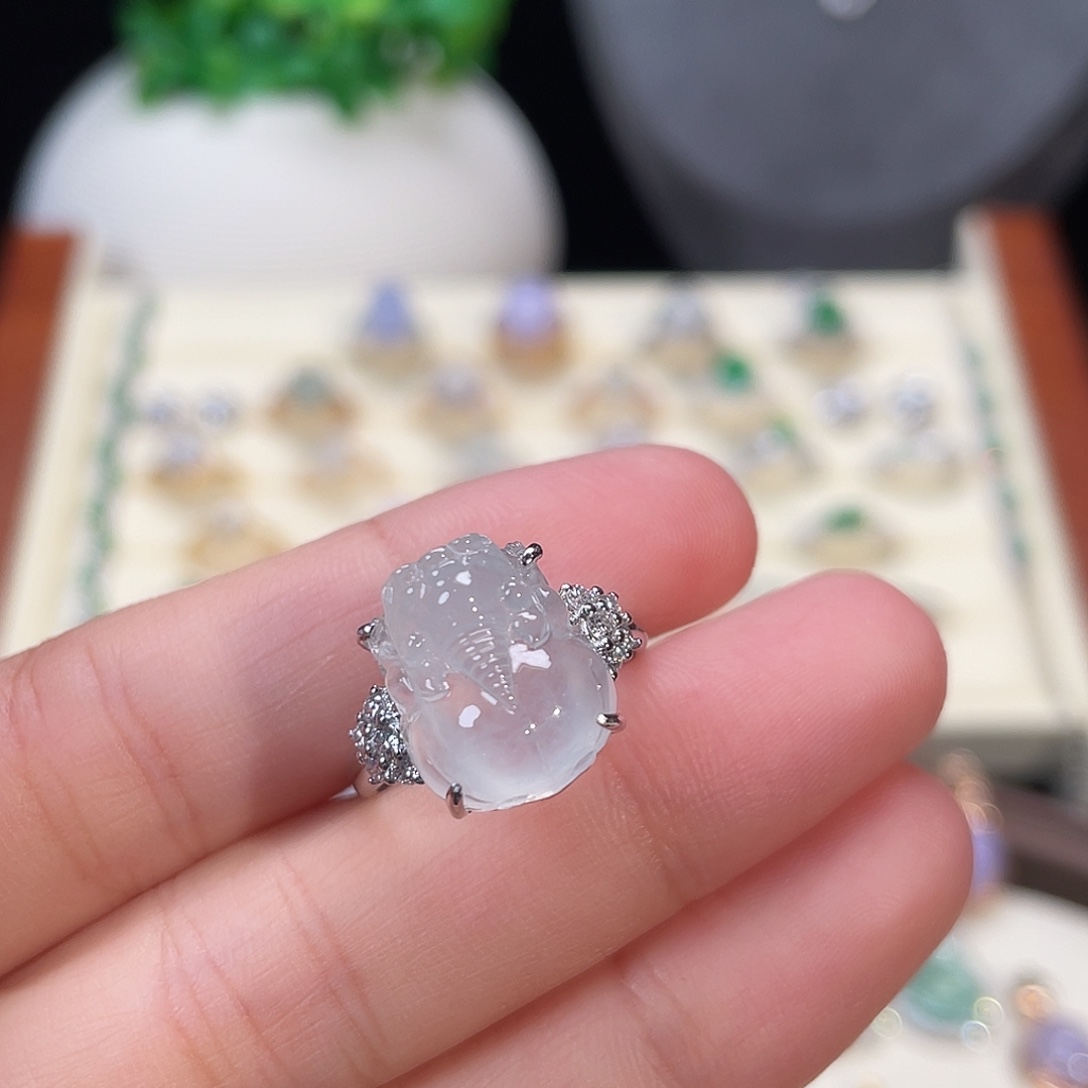 翡翠戒指18K金镶嵌