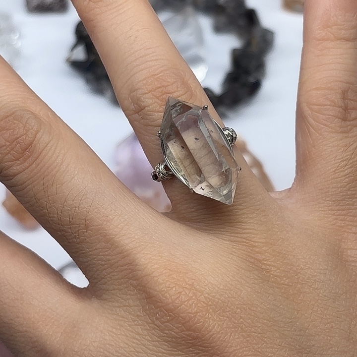 戒指水晶银S925镶嵌闪灵钻戒指