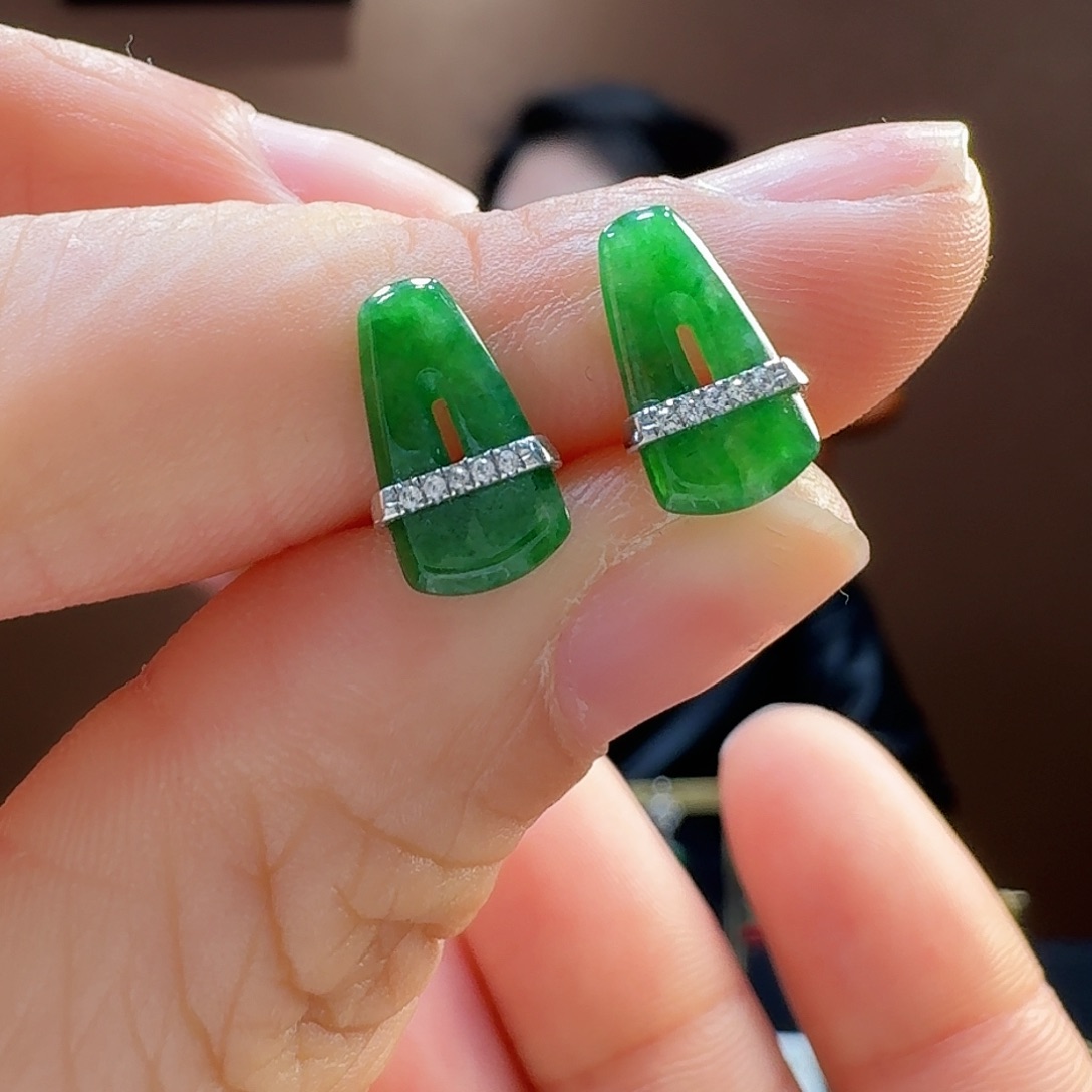 翡翠耳饰18K金镶嵌耳饰