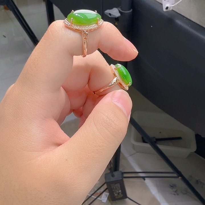 未镶嵌戒指和田玉（碧玉）