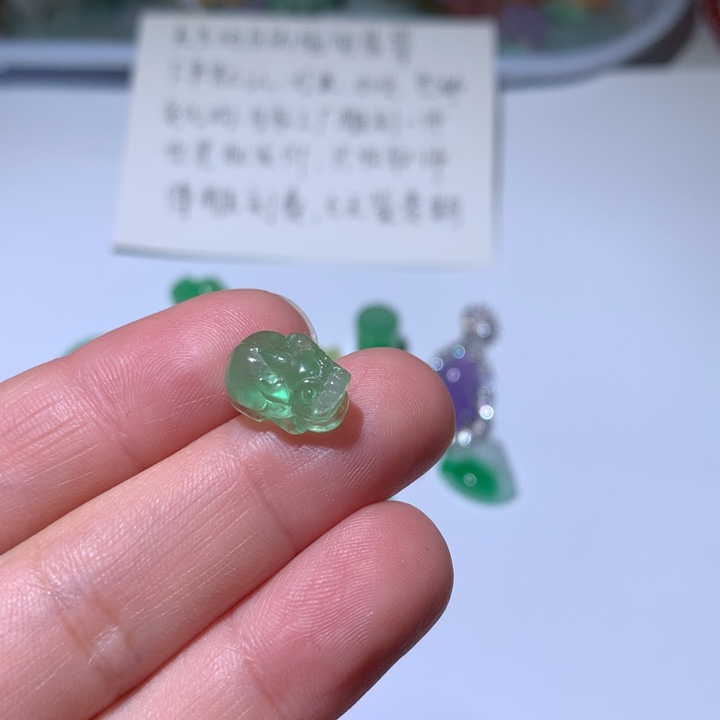 指***柔翡翠未镶嵌颈饰翡翠78