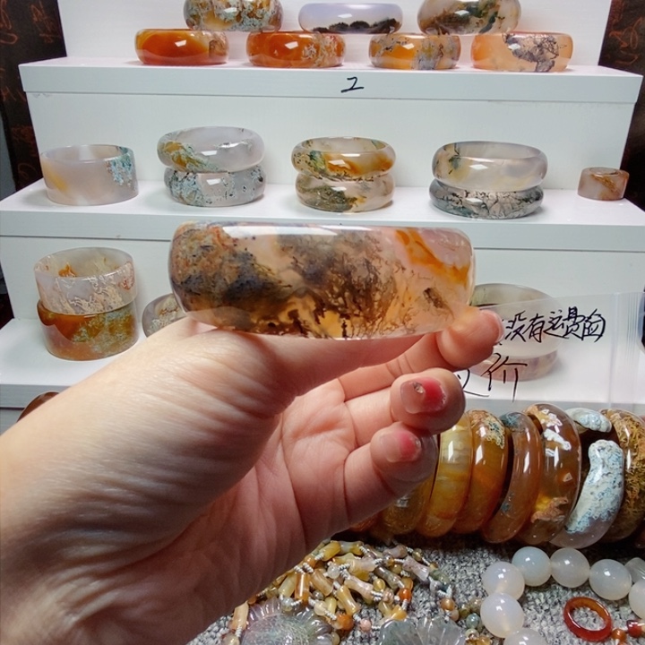 玛瑙/玉髓手镯未镶嵌白****味