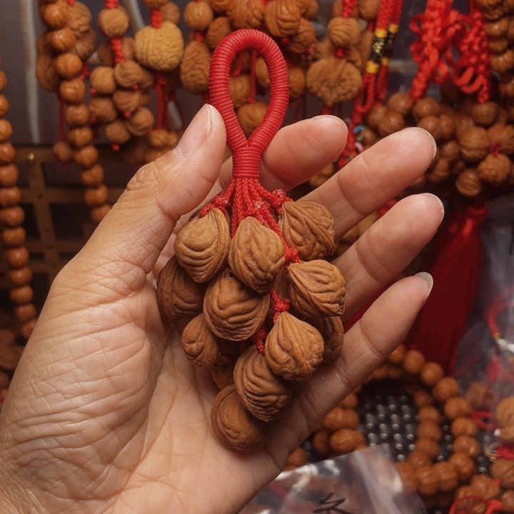 棠***子木质类龙纹桃枭挂件