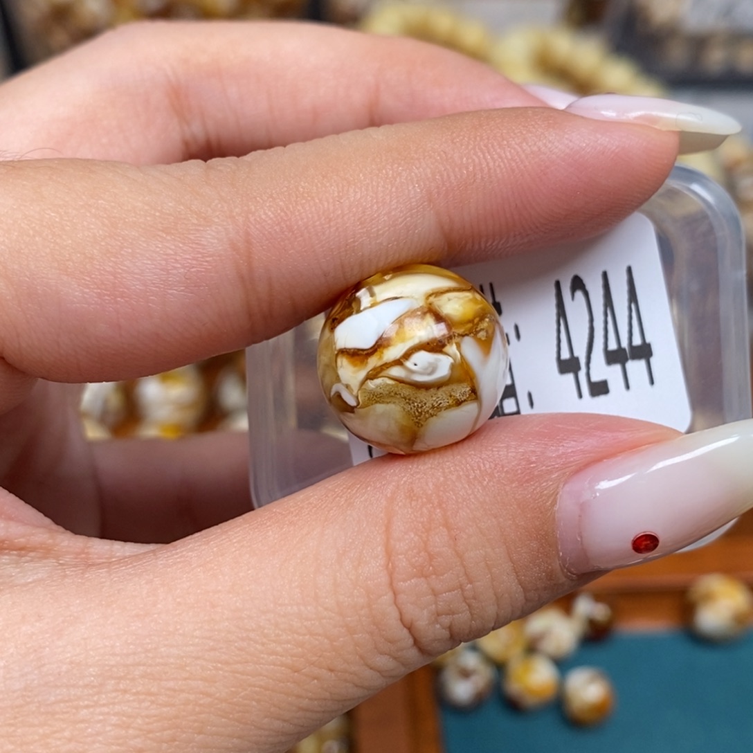 蜜蜡未镶嵌珠宝奇石4244