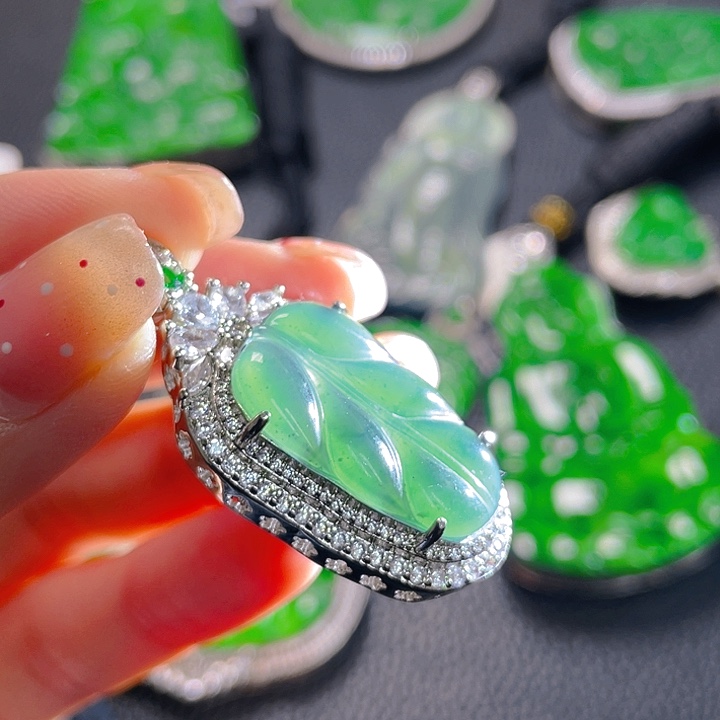 翡翠颈饰未镶嵌63，