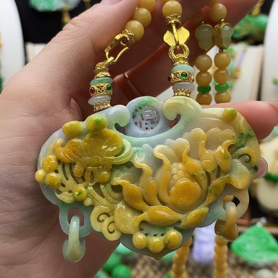翡翠颈饰未镶嵌天然