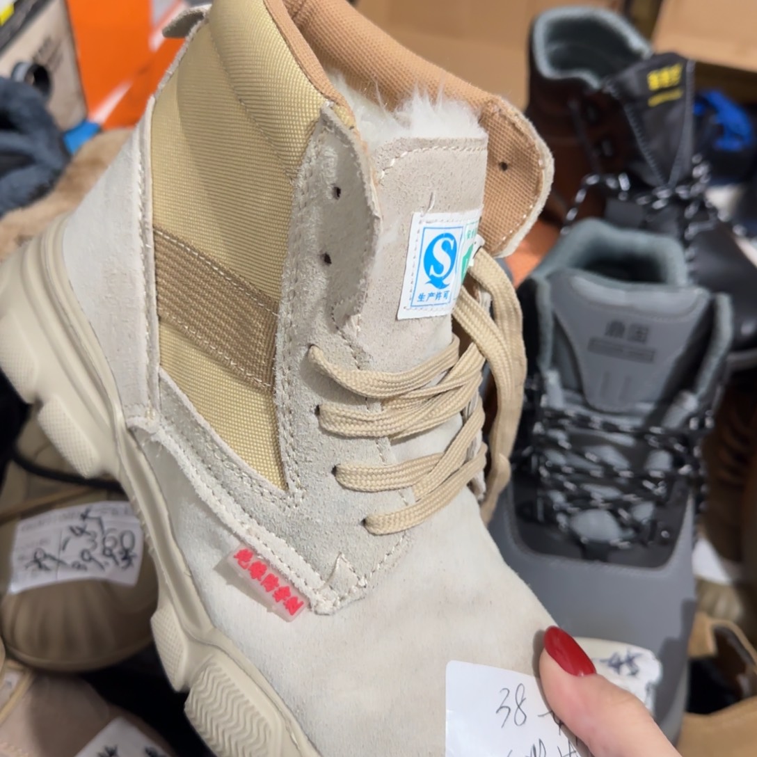 39码703高帮翻毛皮绝缘棉鞋