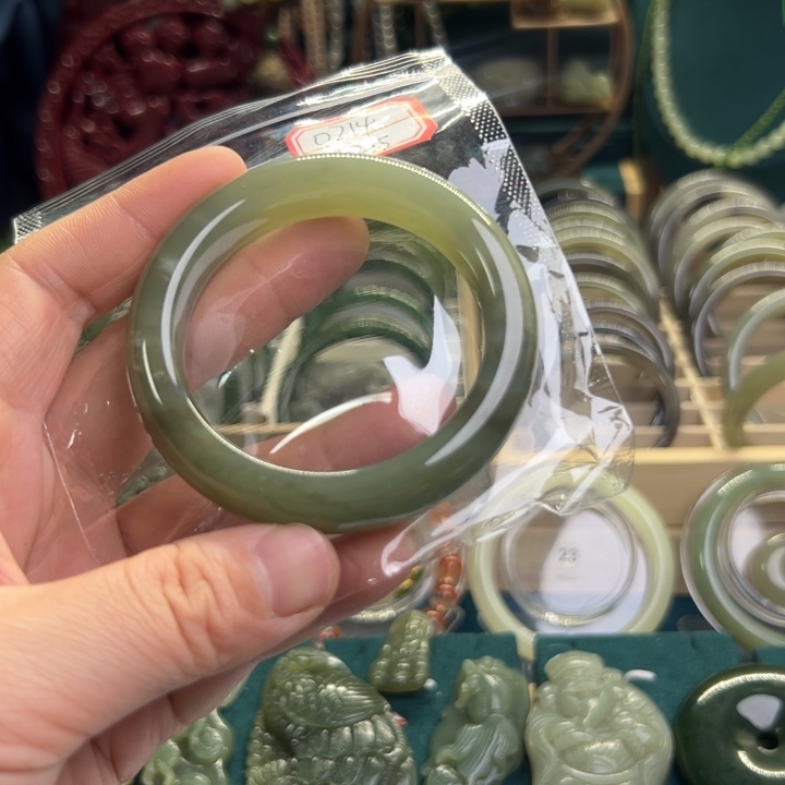 和田玉手镯未镶嵌52.5圈围0214