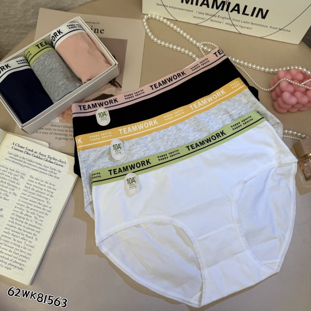 彩色运动女孩 新款中腰棉质透气亲肤无痕包臀女士三角内裤不夹臀