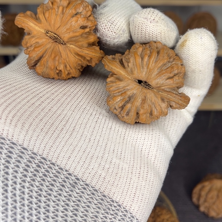 文玩核桃吊坠43红皮山地全品四座楼