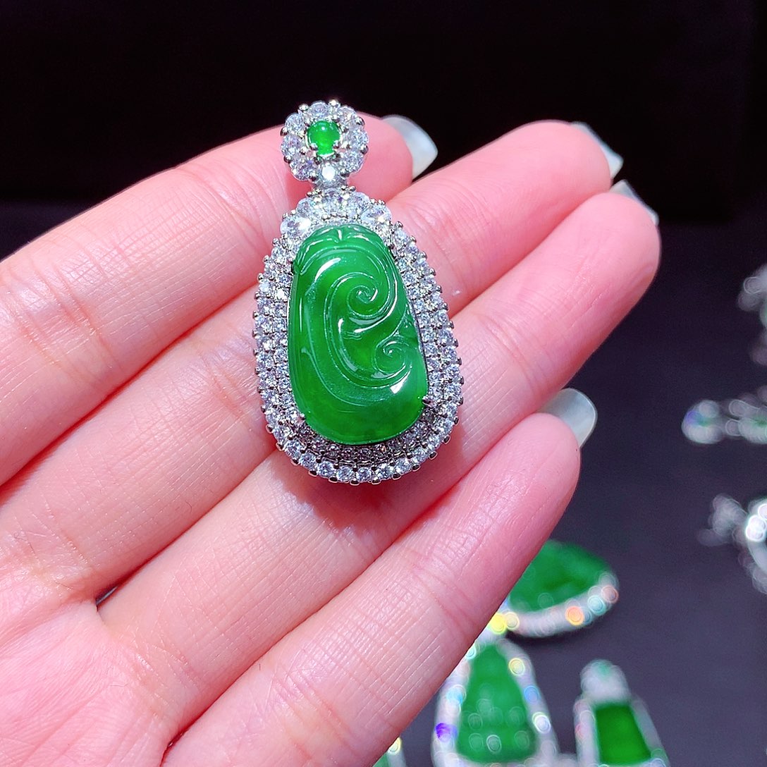【闪购商品】翡翠吊坠(不含链)未镶嵌