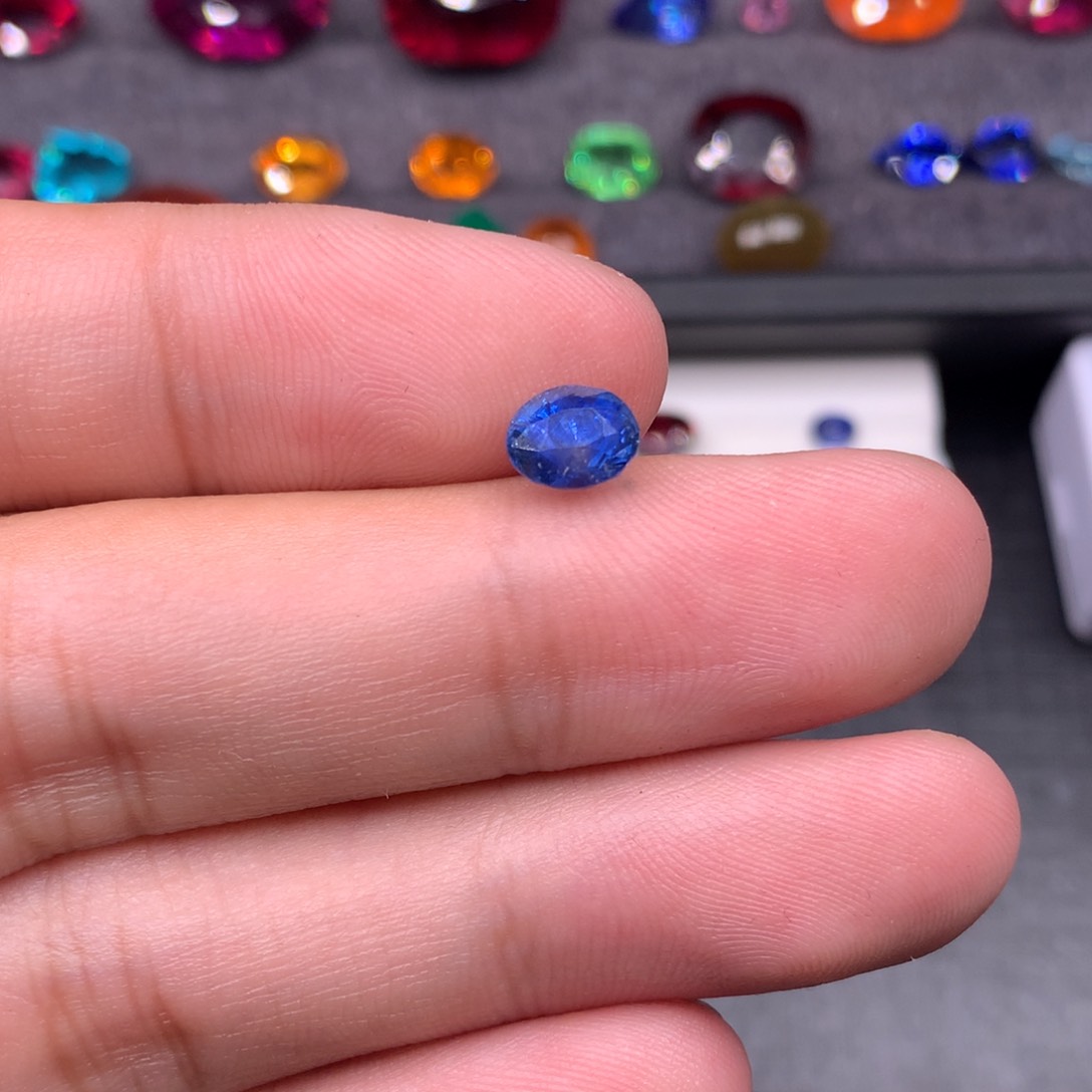 蓝宝石裸石未镶嵌1.7ct矢车菊