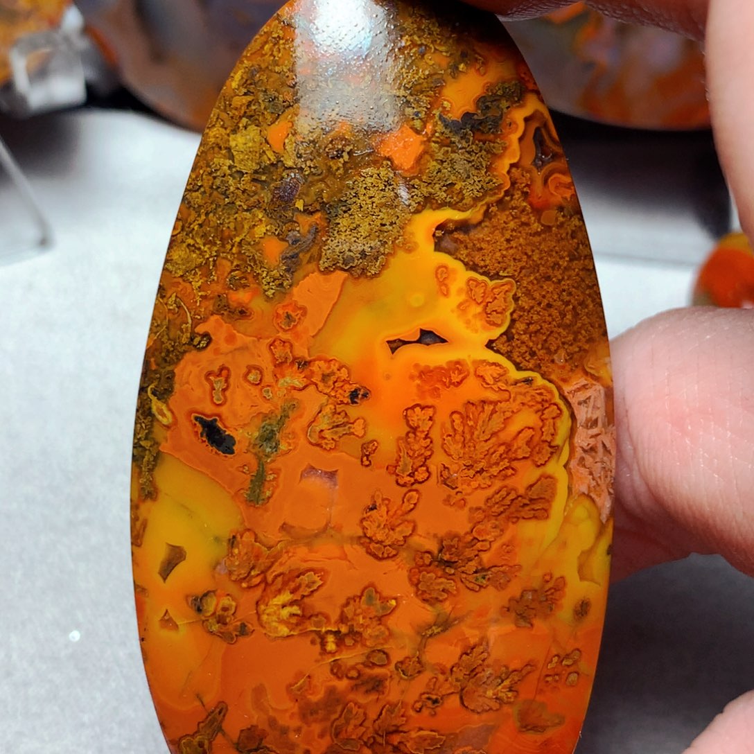 放***刀玛瑙/玉髓未镶嵌战国红