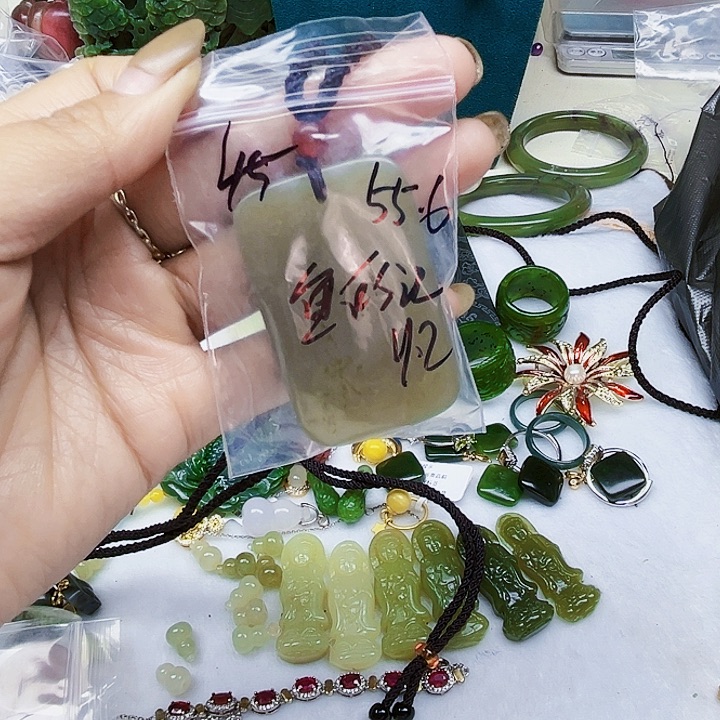 鱼***忆和田玉（糖玉）未镶嵌珠宝半成品