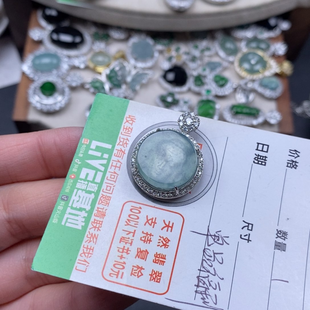 翡翠颈饰未镶嵌翡翠