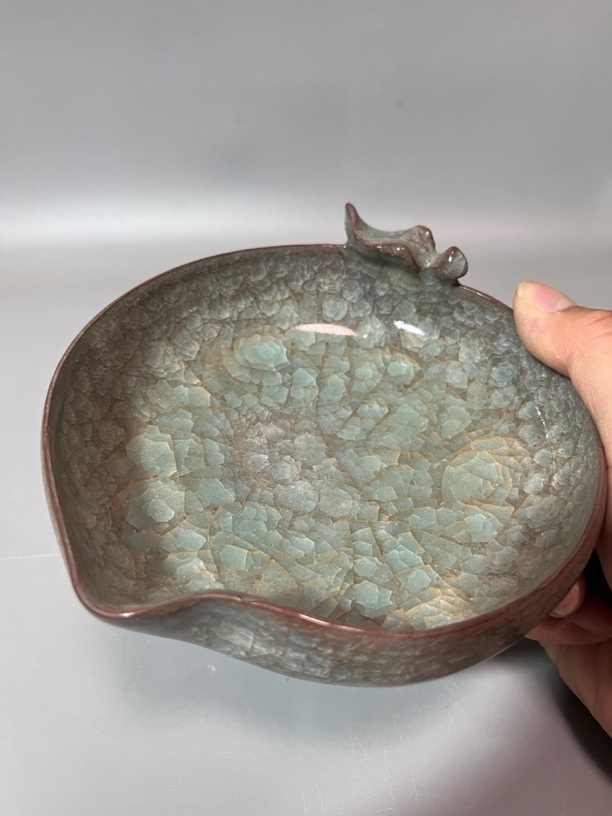 哥瓷冰裂釉蟠桃洗