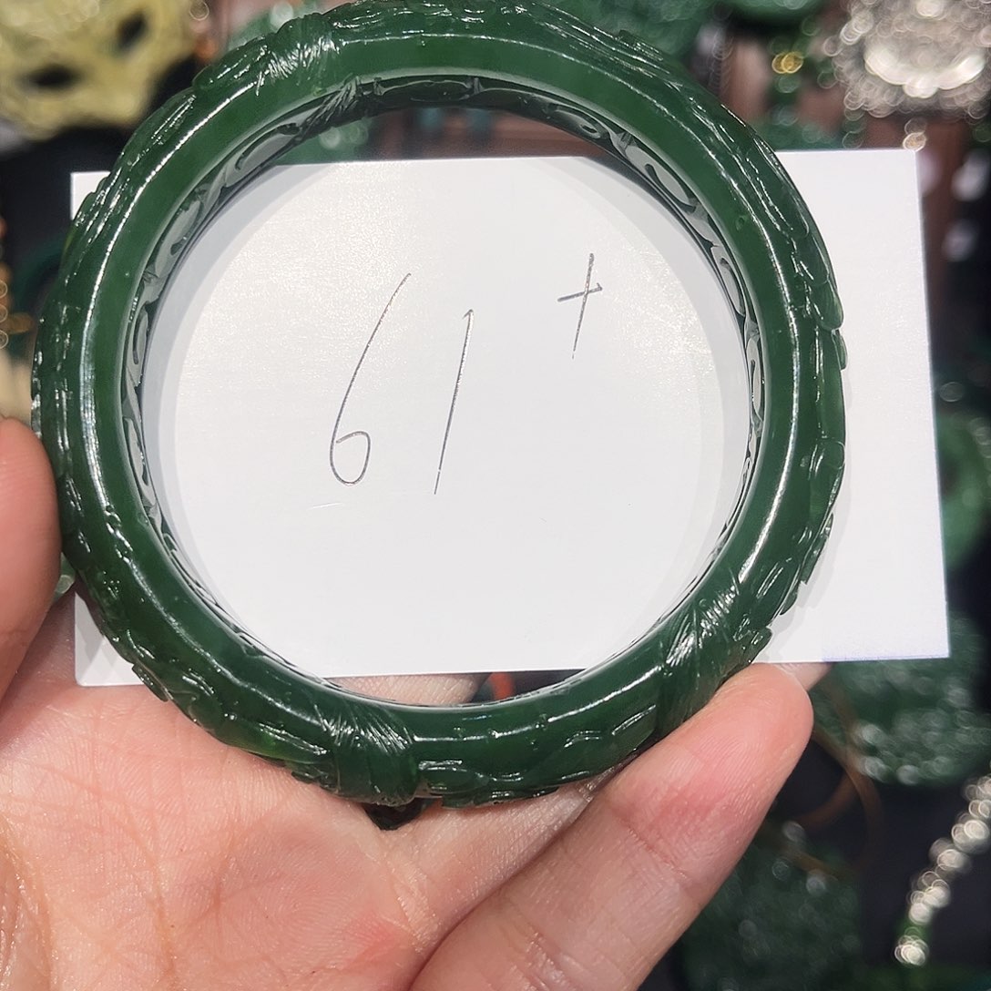 颈饰未镶嵌和田玉（糖玉）