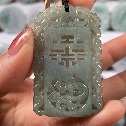 翡翠颈饰未镶嵌仿古龙行天下