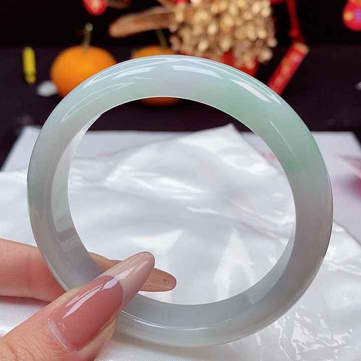 翡翠手镯未镶嵌56圈
