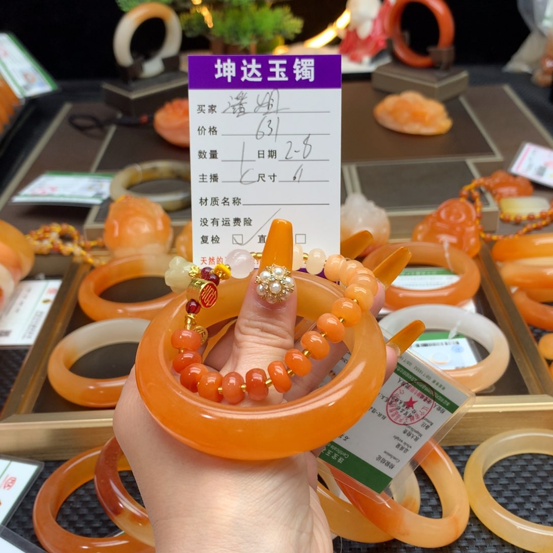 石英质玉（黄龙玉）手镯未镶嵌潘***?