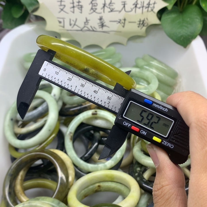 蛇纹石玉未镶嵌手镯28