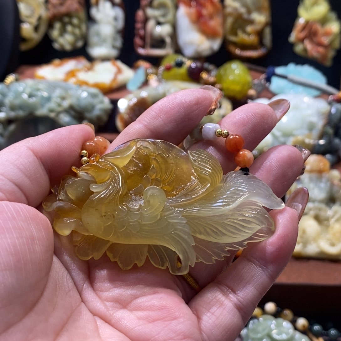 蛇纹石玉颈饰未镶嵌