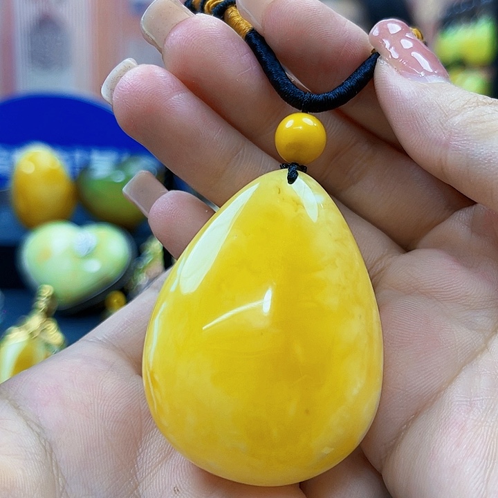 琥珀未镶嵌颈饰吊坠