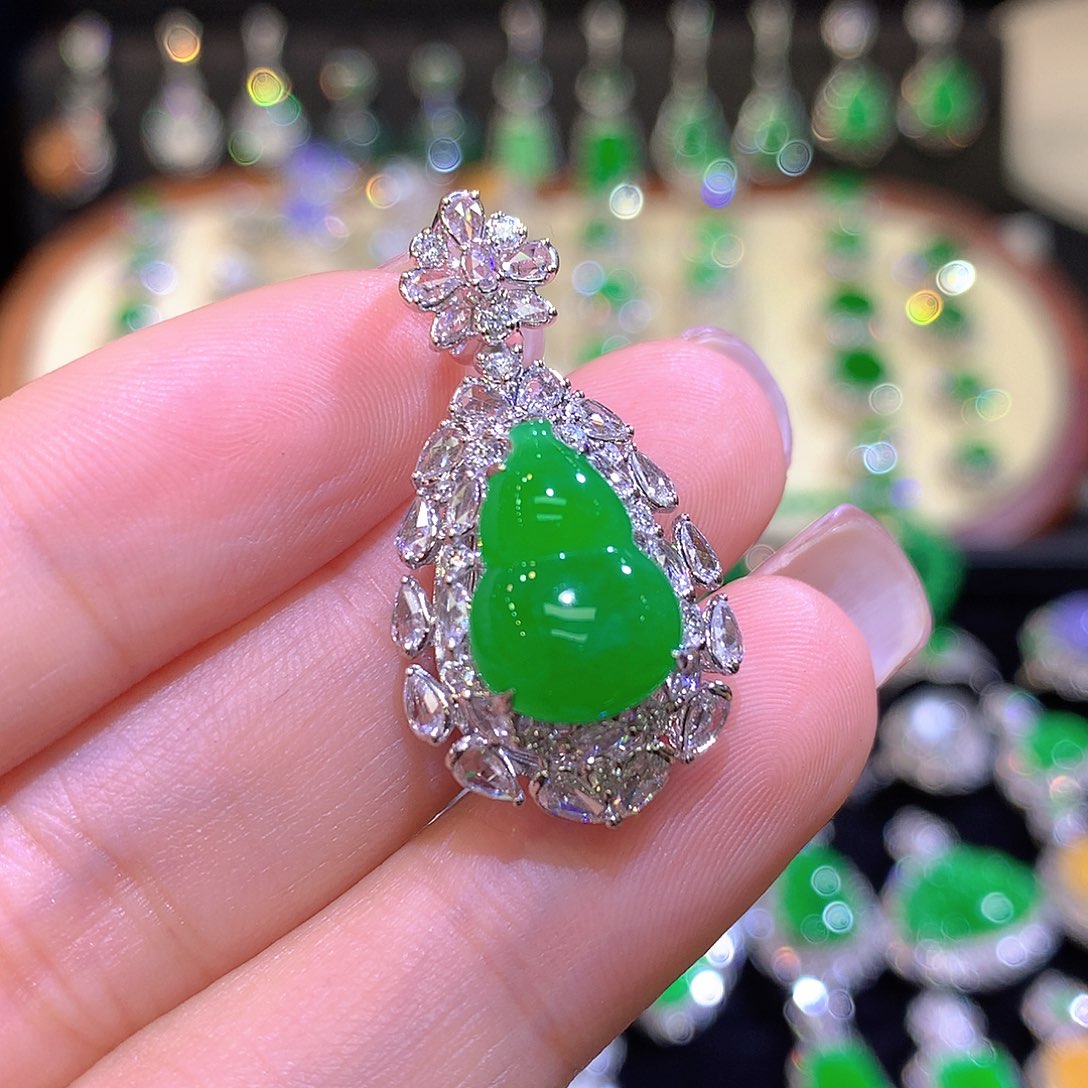 翡翠18K金镶嵌颈饰高冰满绿葫芦吊坠