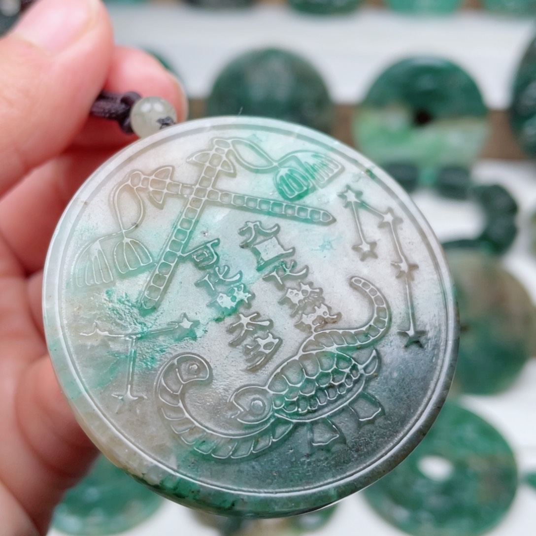 独山玉颈饰未镶嵌