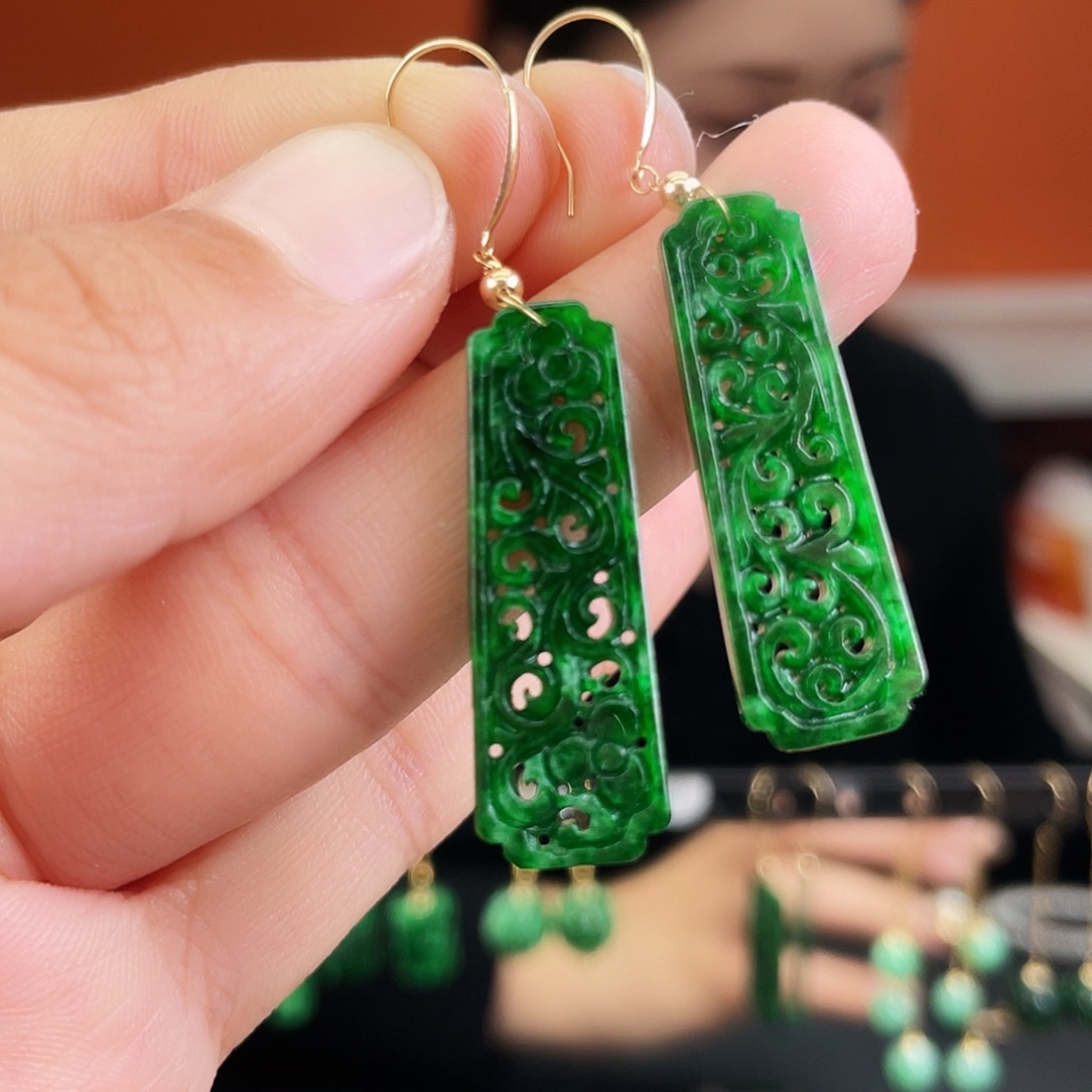 翡翠18K金镶嵌耳饰